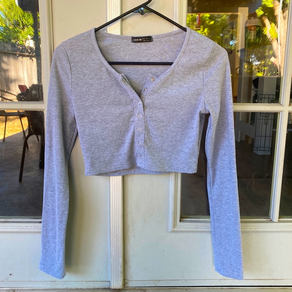 Gray long sleeve button up, cropped t-shirt